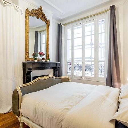 Abbesses - Superbe Appartement Avec Cheminees Paris Exterior foto