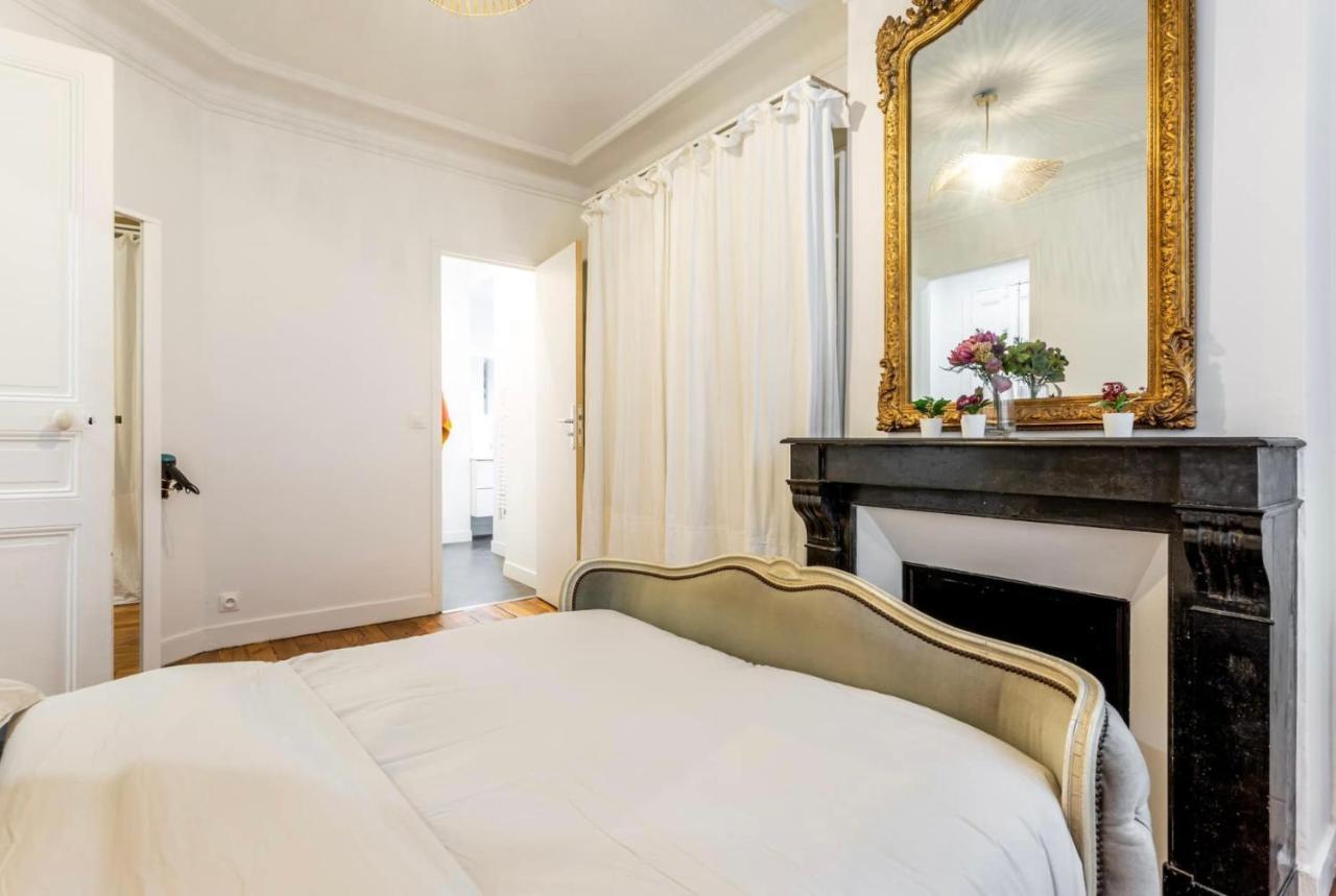 Abbesses - Superbe Appartement Avec Cheminees Paris Exterior foto