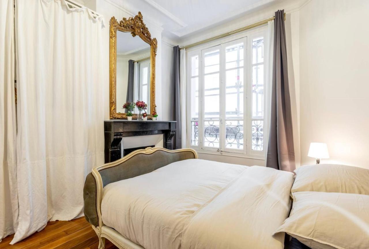 Abbesses - Superbe Appartement Avec Cheminees Paris Exterior foto